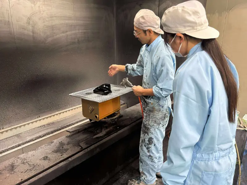 塗装のレクチャーの様子